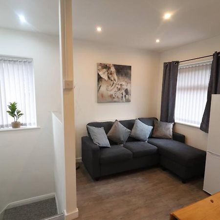 Cosy Two Bedroom First Floor Apartment Birmingham Eksteriør bilde