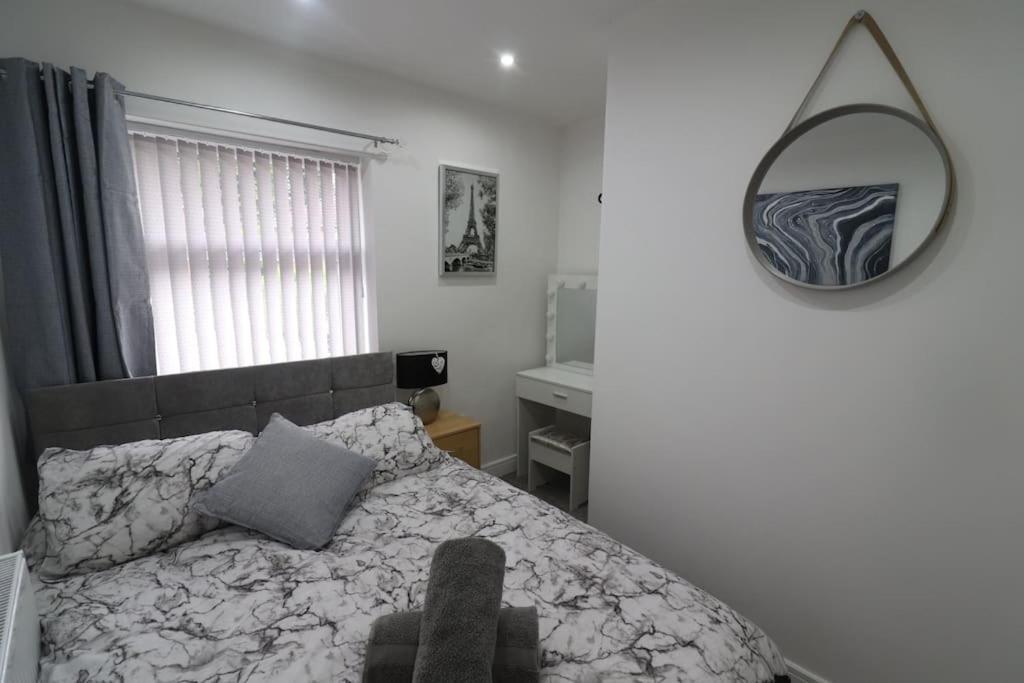 Cosy Two Bedroom First Floor Apartment Birmingham Eksteriør bilde