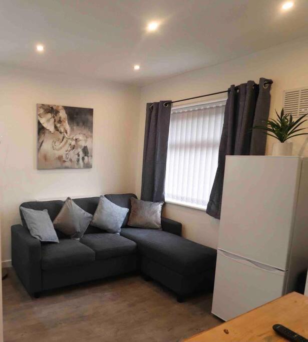 Cosy Two Bedroom First Floor Apartment Birmingham Eksteriør bilde