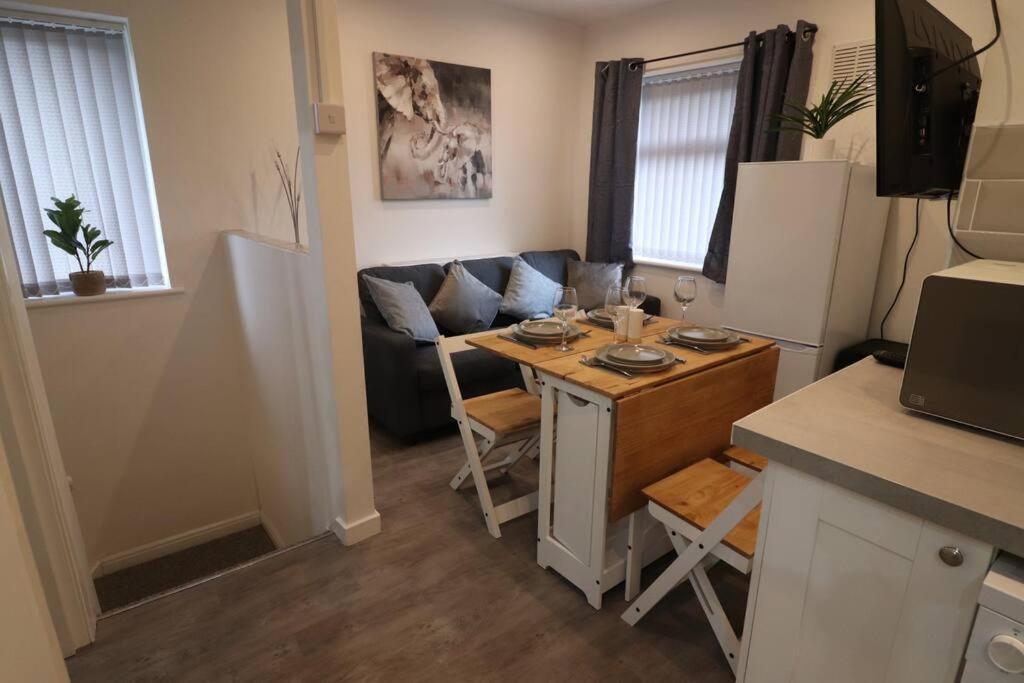 Cosy Two Bedroom First Floor Apartment Birmingham Eksteriør bilde